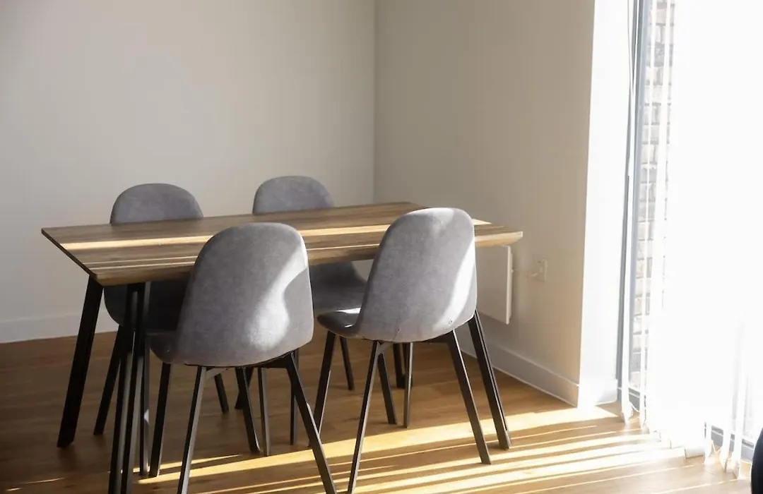 Stylish 3-Bed Apartment Near Victoria-1
